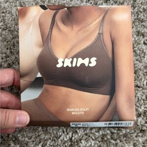 SKIMS 3X Seamless Sculpt Bralette in Mica (beige)